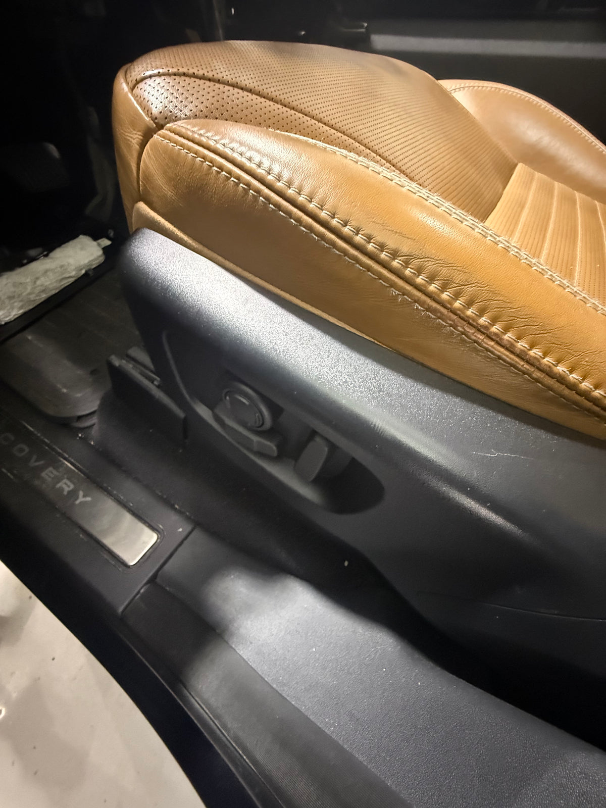 Land Rover Discovery (L462) 2017 DRIVER SEAT TAN/Windsor Complete
