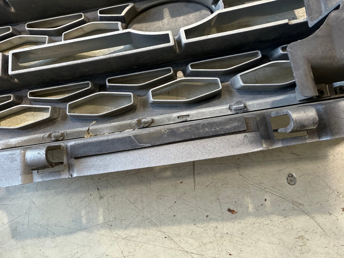 Land Rover Discovery LR4 2010-2013 Front Grille Orkney Grey Genuine