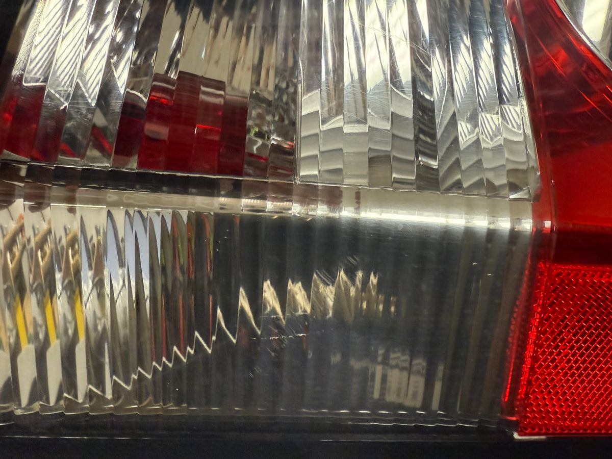 LAND ROVER LR4 10-13 TAIL LIGHT Passenger Right SIDE GENUINE LR162963